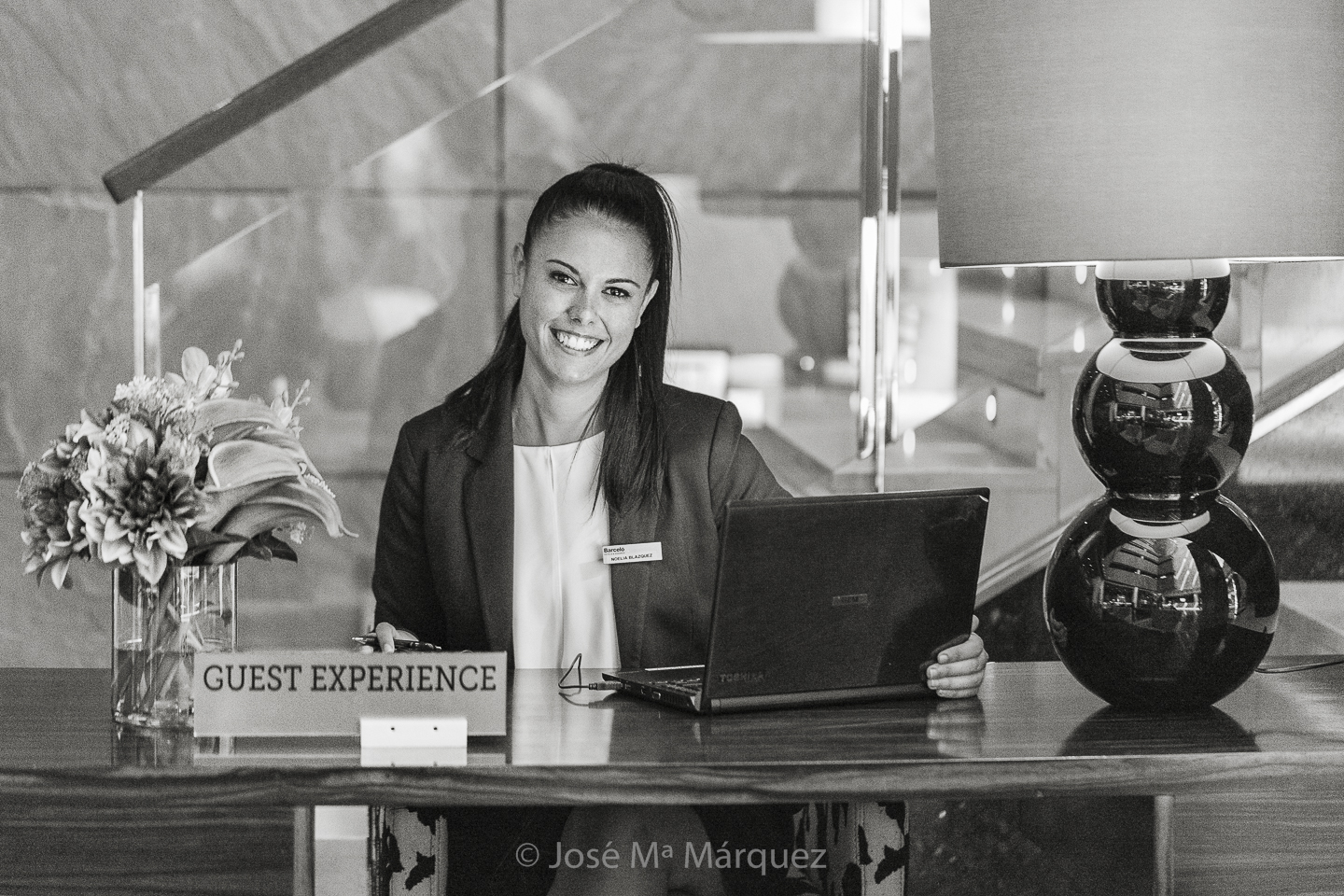 Retrato Corporativo la Guest experience manager del hotel realizado por el Fotógrafo de Empresas de Granada José Mª Márquez